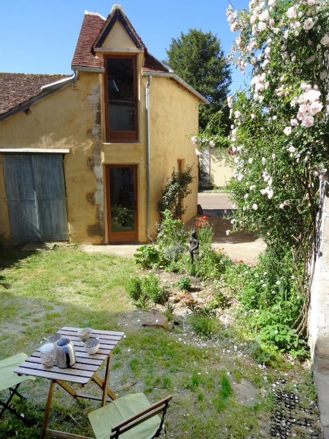 L'Escalier Des Reves Bed & Breakfast Saint-Sauveur-en-Puisaye Exterior foto